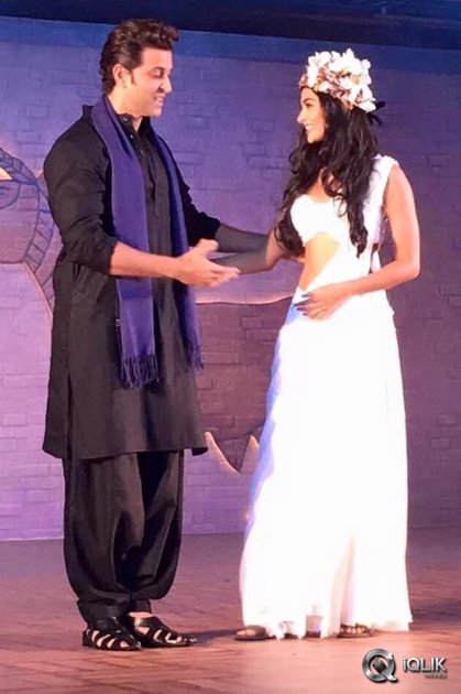 Hrithik-Roshan-and-Pooja-Hegde-at-Mohenjo-Daro-Promotions